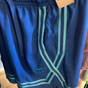 Nike medium women’s basketball short $50 retail newest tag